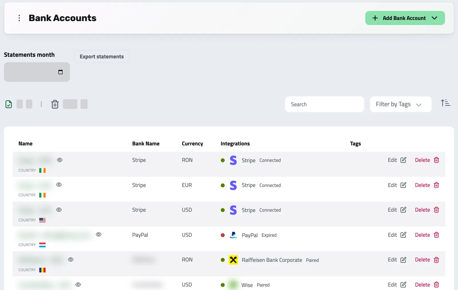 The bank accounts with their currency and the state of each bank connection; account names blurred